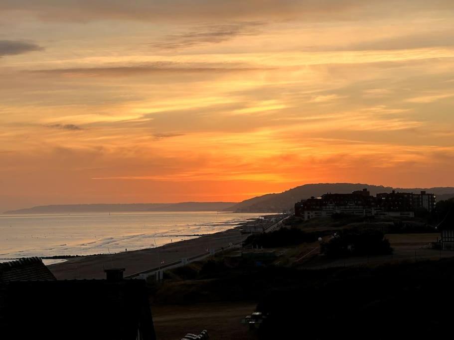 Sur La Plage / Enjoy The Beach Lägenhet Cabourg Exteriör bild