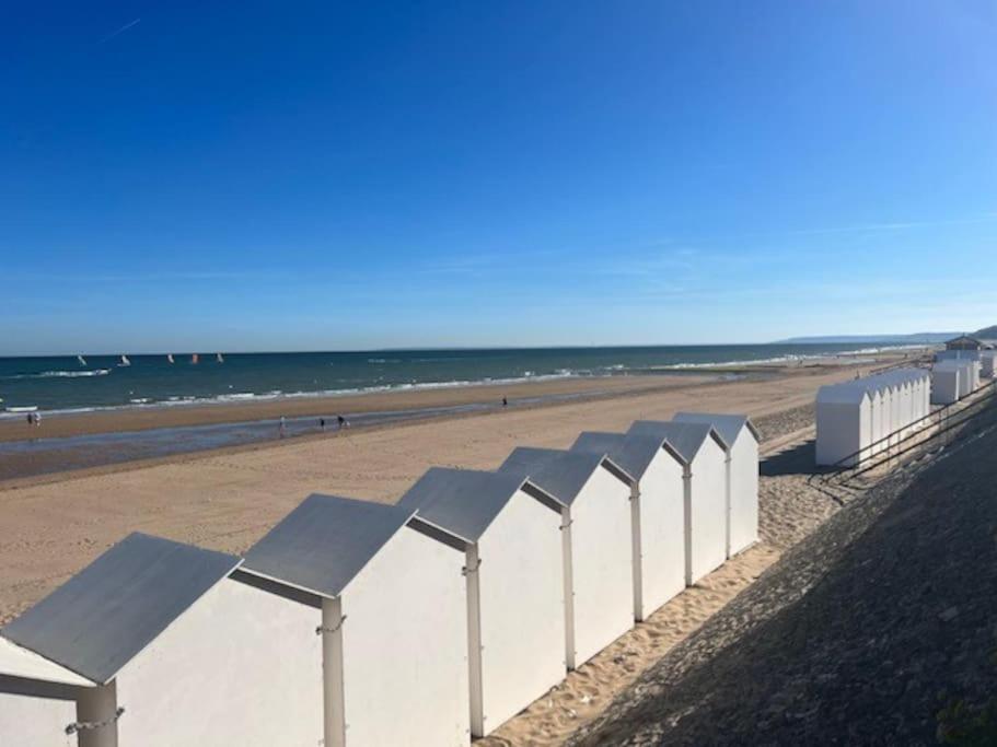 Sur La Plage / Enjoy The Beach Lägenhet Cabourg Exteriör bild
