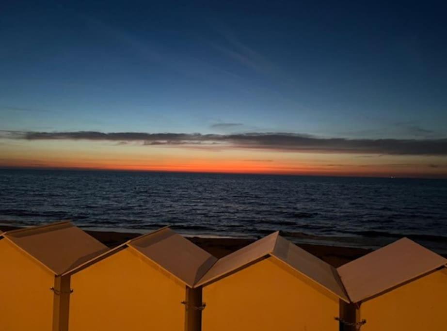 Sur La Plage / Enjoy The Beach Lägenhet Cabourg Exteriör bild